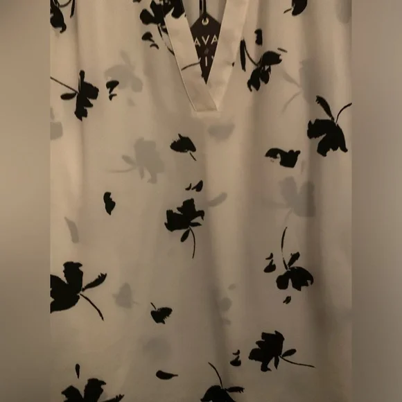 Ava and Viv Long Sleeve Floral Blouse - Picture 3 of 5